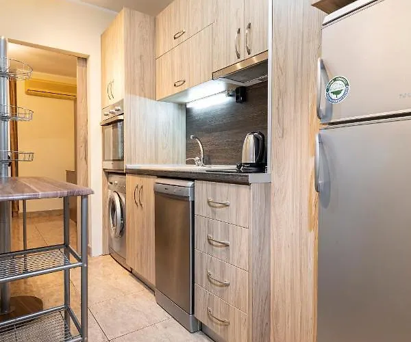 Daire 1bd In A Calm Area Near The Centre By Flat Mаnager